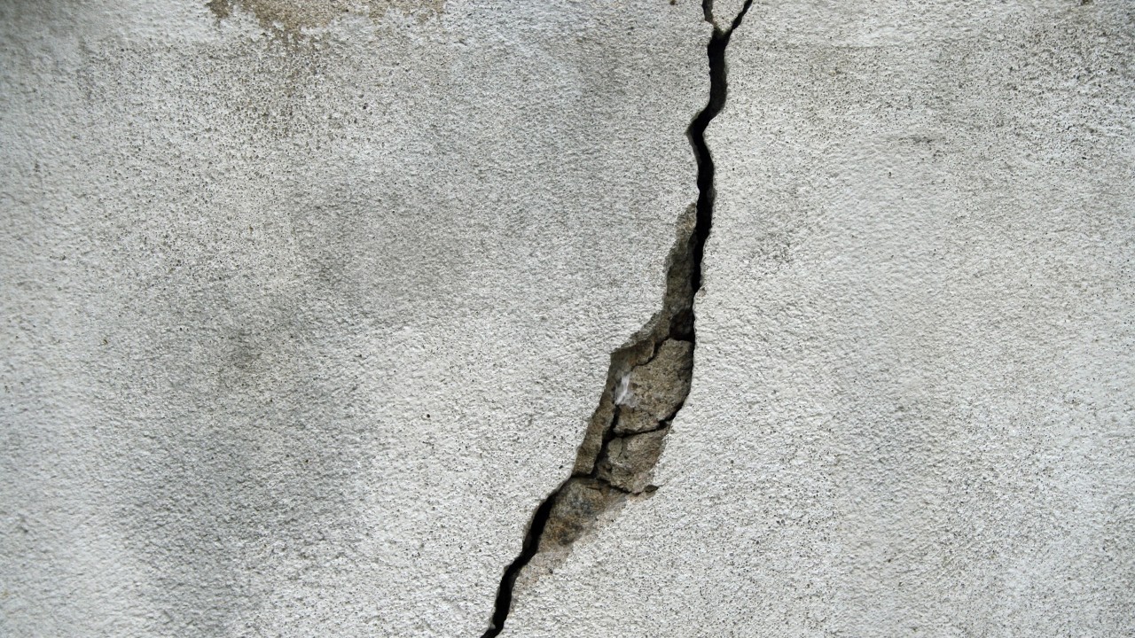 BOPT_CML_Concrete_Cement_Construction_Crack_Wall_Title