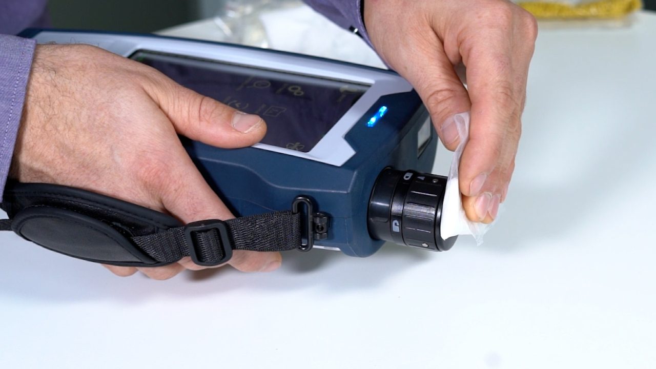 Raman_L1_Spectrometers_Bravo_white_bag