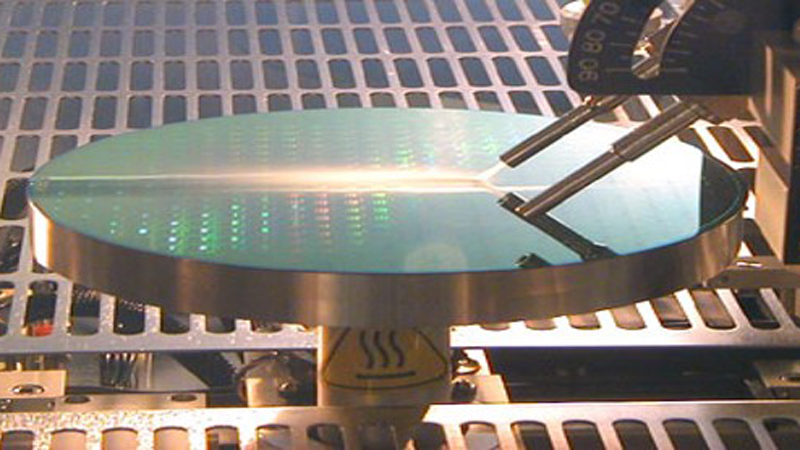 Wafer being cleaned with crygenic CO2 process