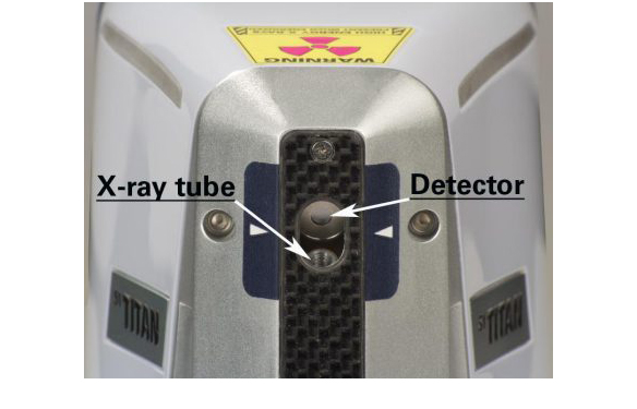 Front view of a Handheld-XRF instrument