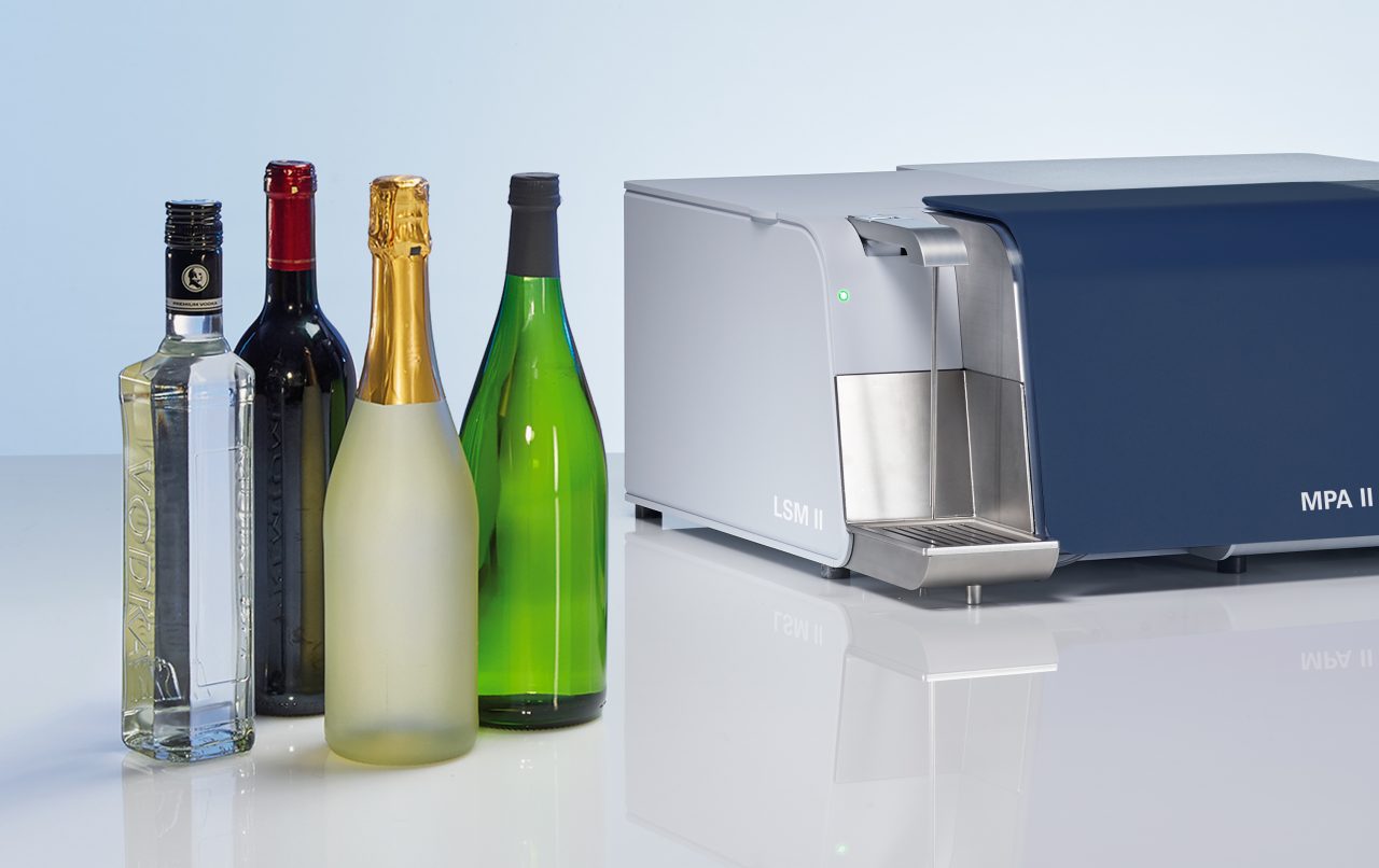 MPA II FT-NIR spectrometer measuring beverages