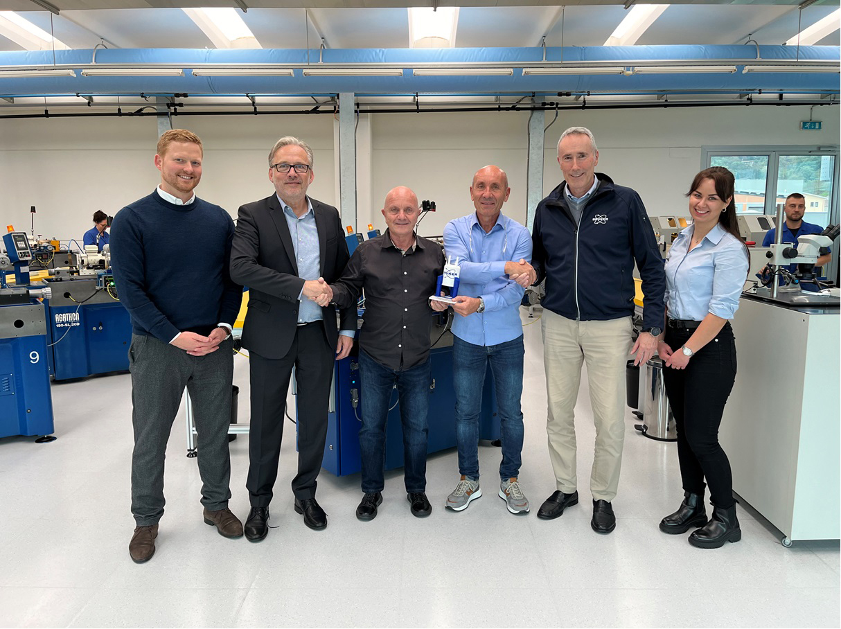 Fratelli Gilardi SA receiving Bruker BioSpin Best Supplier Award 2023