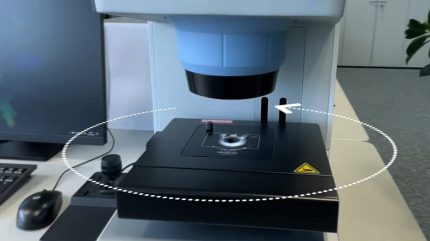 Open design with easy access to samples - 270° access from three sides