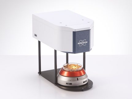 BEAM FT-NIR Sprocess Spectrometer measuring a white substancemeasuring a sample on a smple rotator
