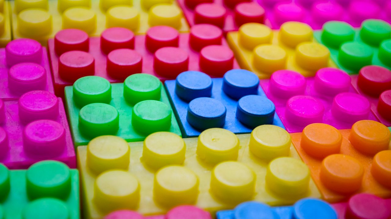 Plastic play bricks
