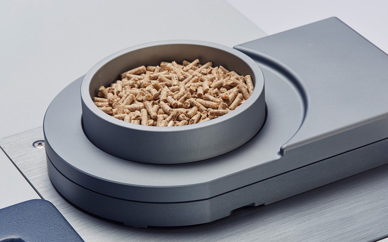 Analysis of animal feed with FT-NIR spectroscopy on the MPA II