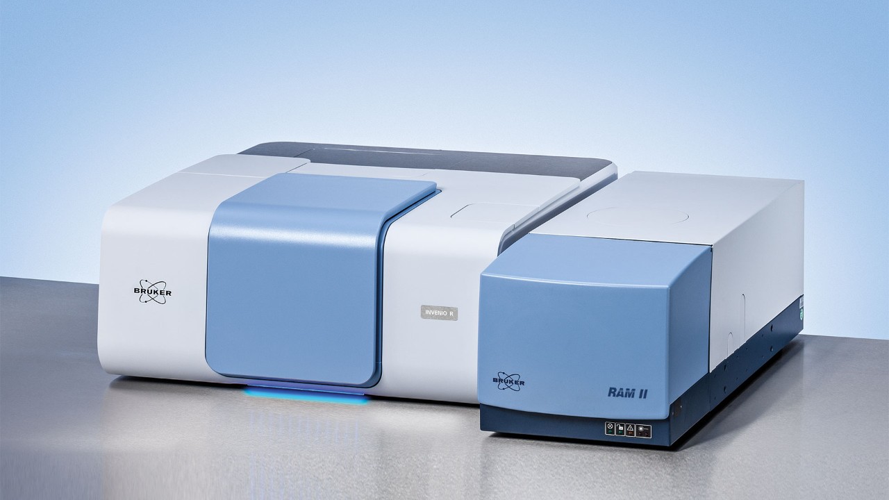 INVENIO R FTIR spectrometer coupled to a RAM II FT-Raman module