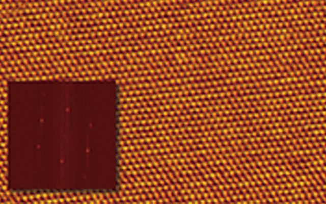 Mạng lưới mica phân giải nguyên tử được chụp ở chế độ tiếp xúc ở tần số 0,6Hz.