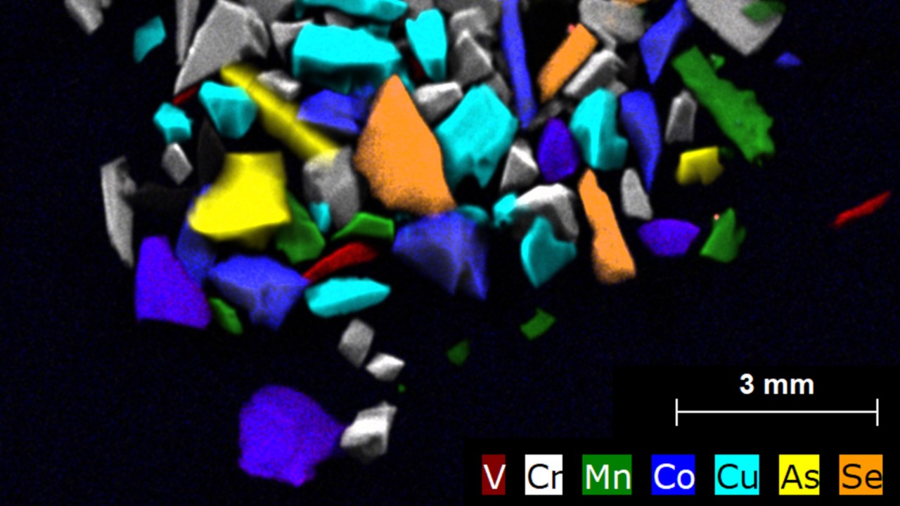 Screenshot of the elemental analysis of glass fragments using X-ray fluorescence spectroscopy.