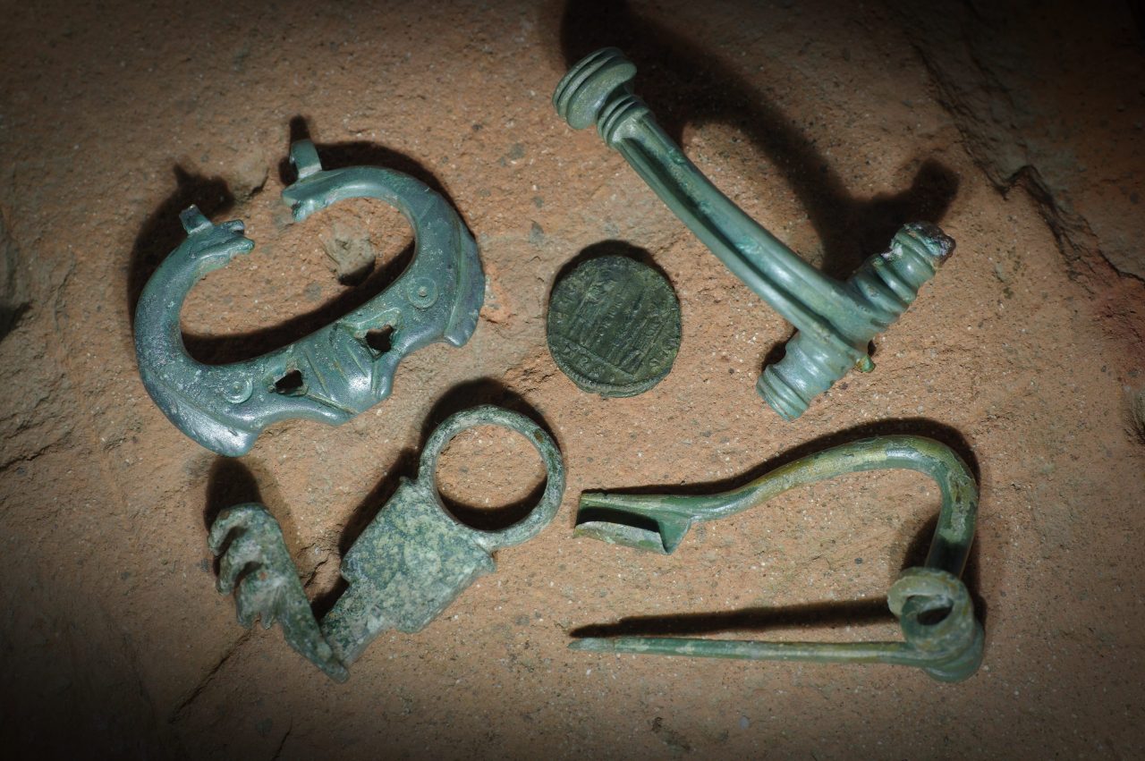 Römische Fibeln, Schlüssel und Funde