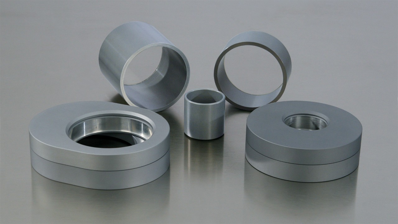 様々な回転装置やカップにより、サンプルを最適な状態で測定できます。