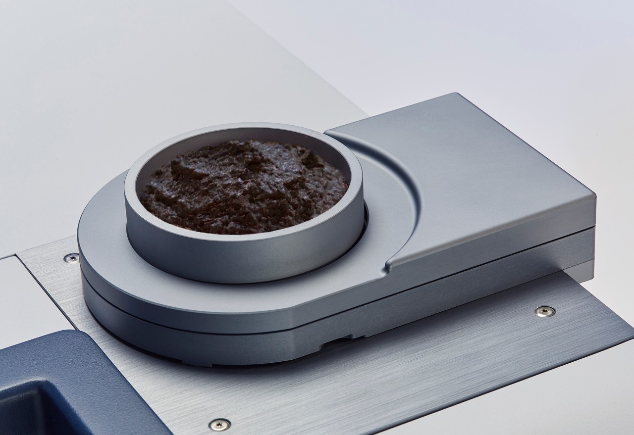MPA II FT-NIR spectrometer measuring olive paste 