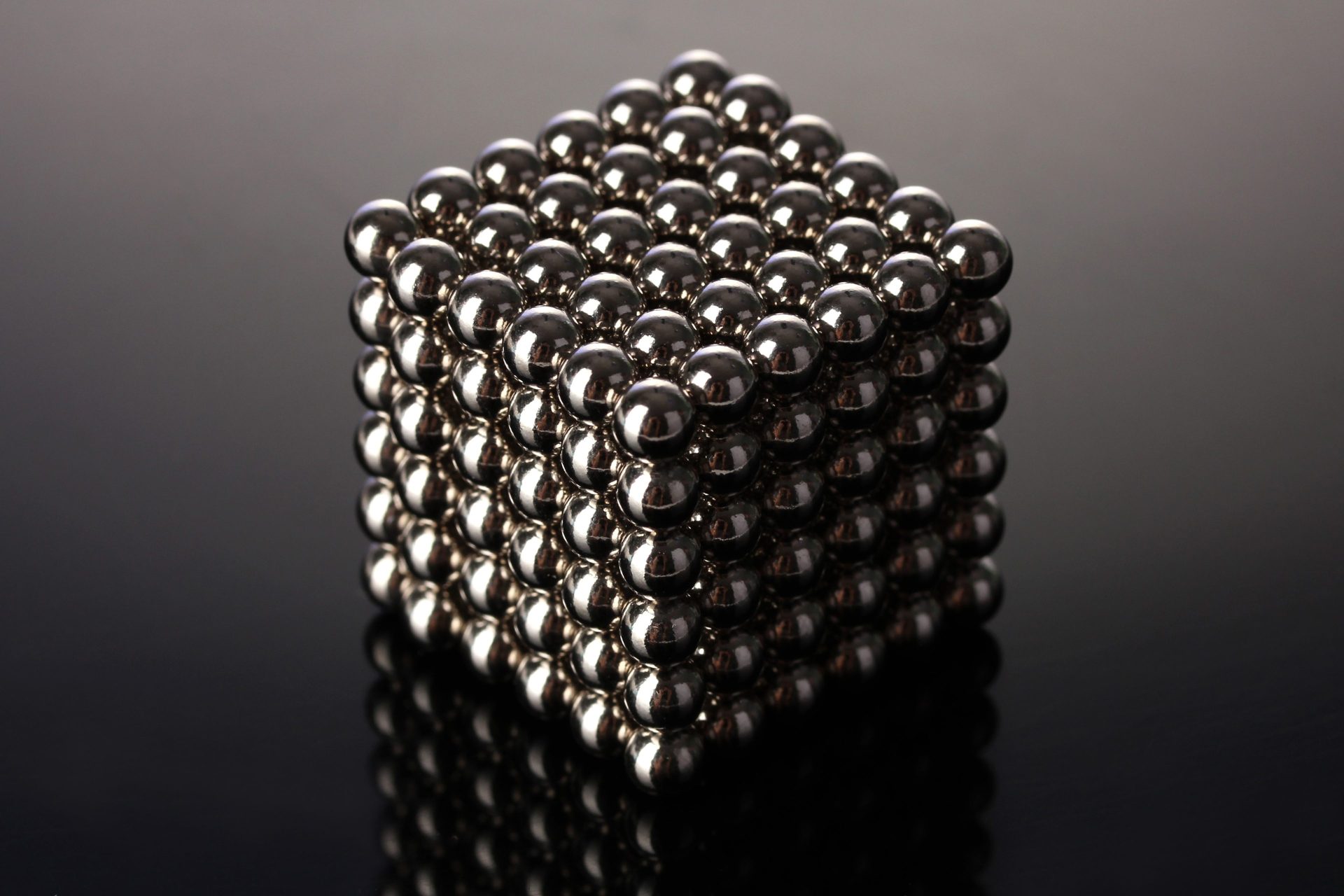 Cube of neodymium magnets